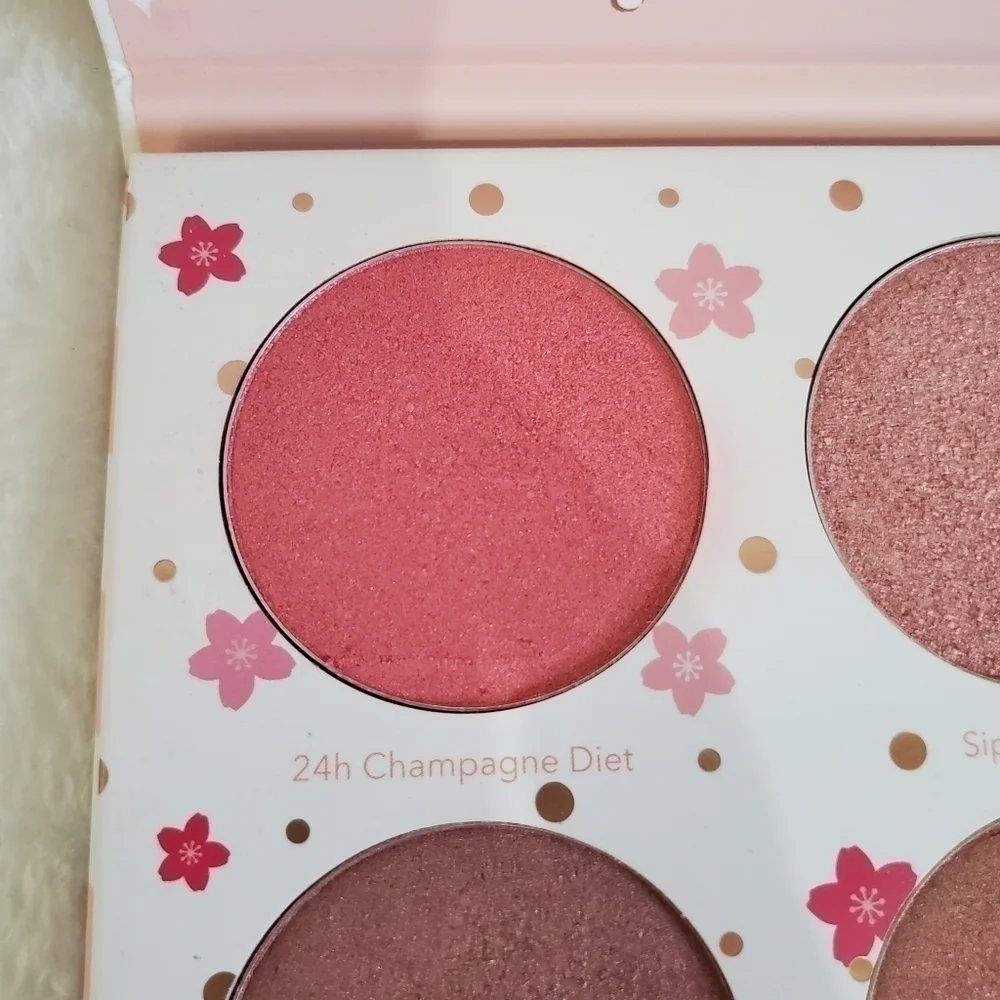 Cotton Candy Champagne Blushlighter 4 Rose-Flushed Metallic Sheen Shades Palette